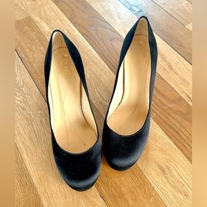 Beautiful like new Kate a spade pumps! Satin black!